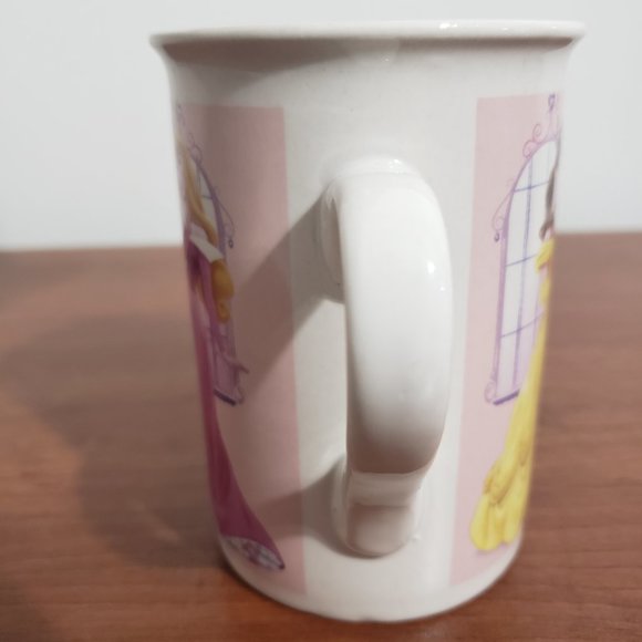 Disney Princesses Mug 2011 Pink White Base Retro Collectable - Picture 4 of 6